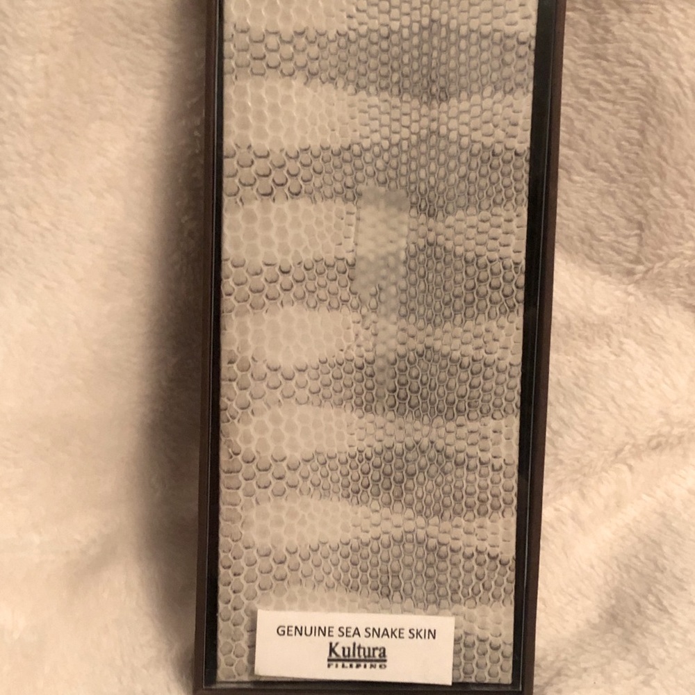 Women’s Thin Eelskin Wallet, made in Philippines